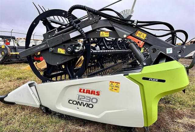 Image of CLAAS 1230 Convio equipment image 2