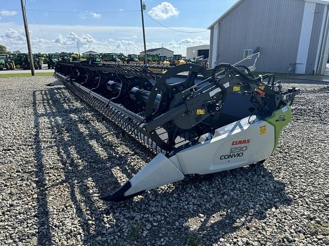 Image of CLAAS 1230 Convio equipment image 4