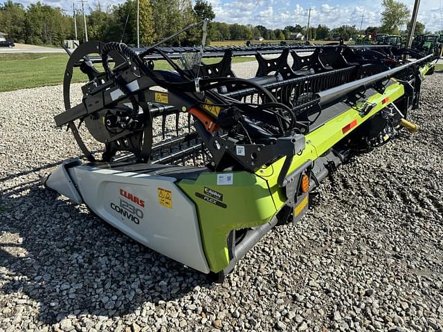 Image of CLAAS 1230 Convio equipment image 2