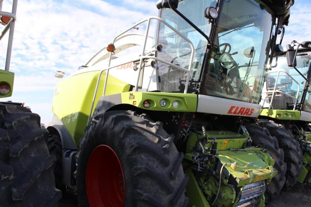 Image of CLAAS Jaguar 990 equipment image 2