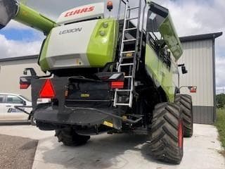 Image of CLAAS Lexion 7400 equipment image 4