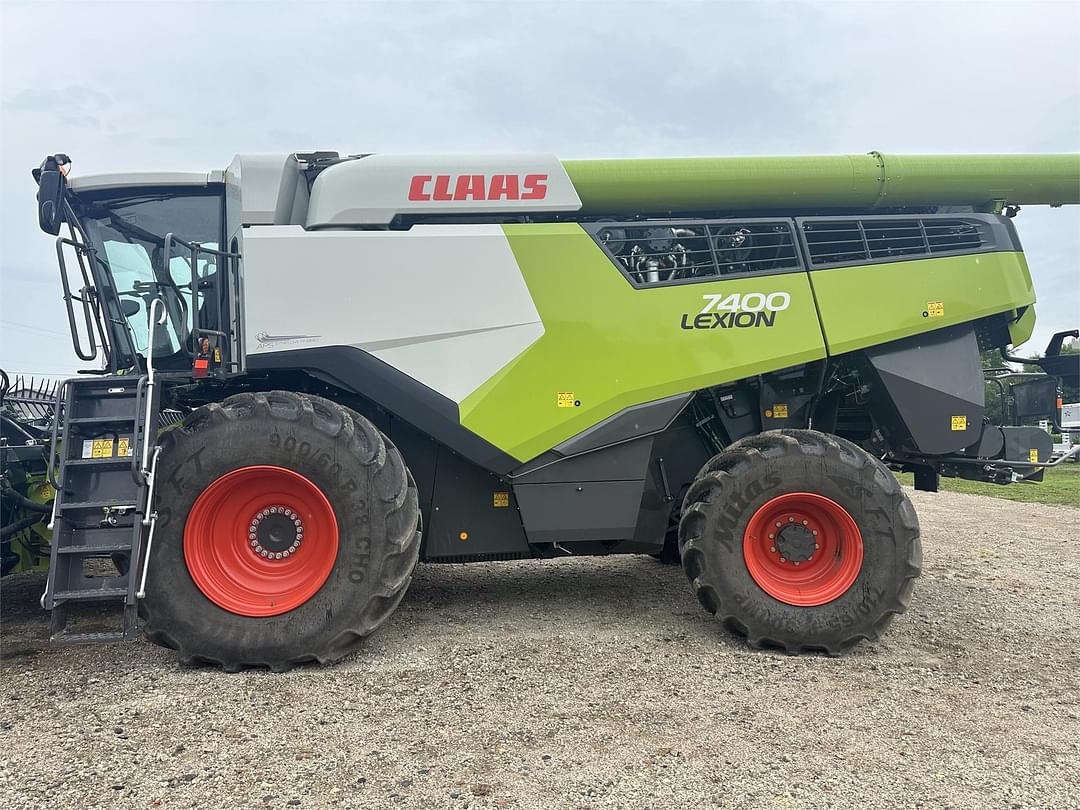 Image of CLAAS Lexion 7400 Primary image