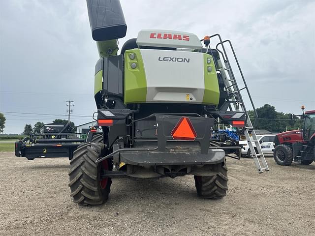 Image of CLAAS Lexion 7400 equipment image 1