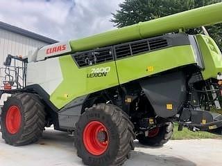 Image of CLAAS Lexion 7400 equipment image 4