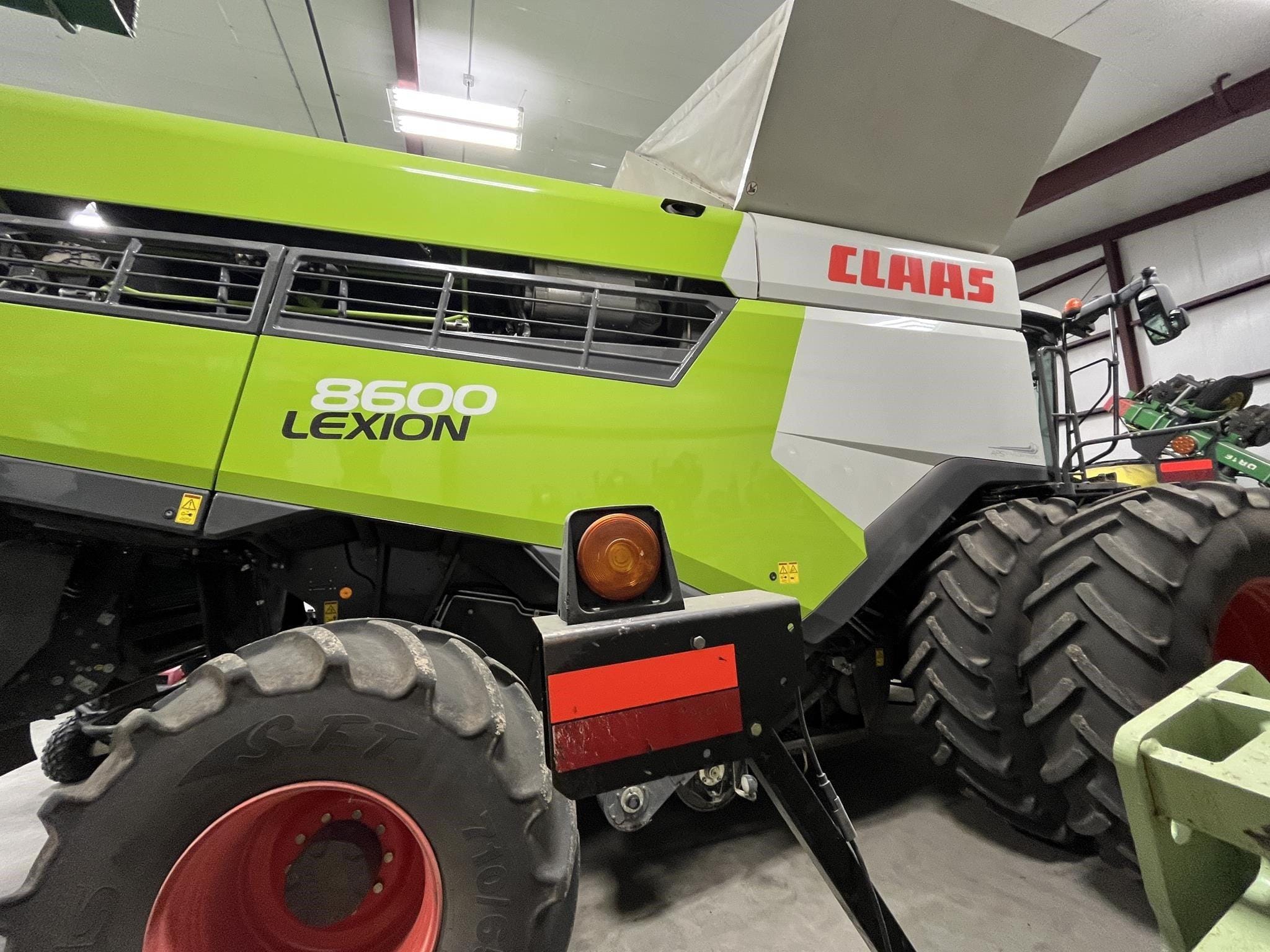 2021 CLAAS Lexion 8600 Equipment Image0