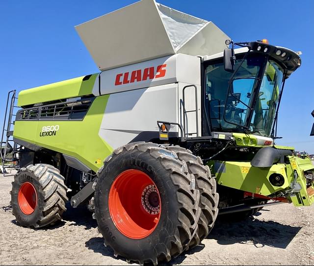 Image of CLAAS Lexion 8600 equipment image 1