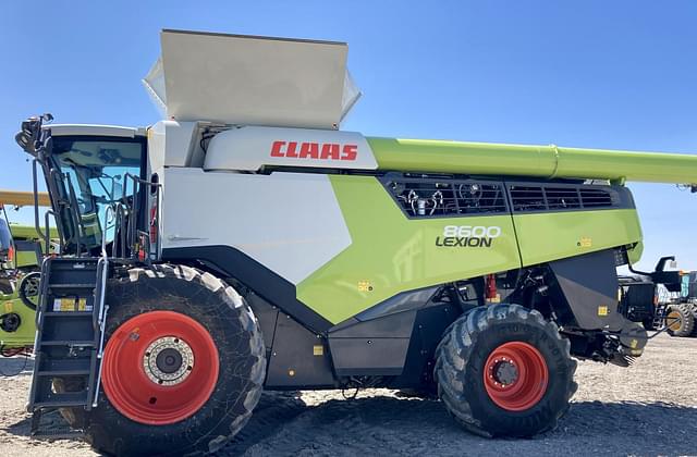 Image of CLAAS Lexion 8600 equipment image 3