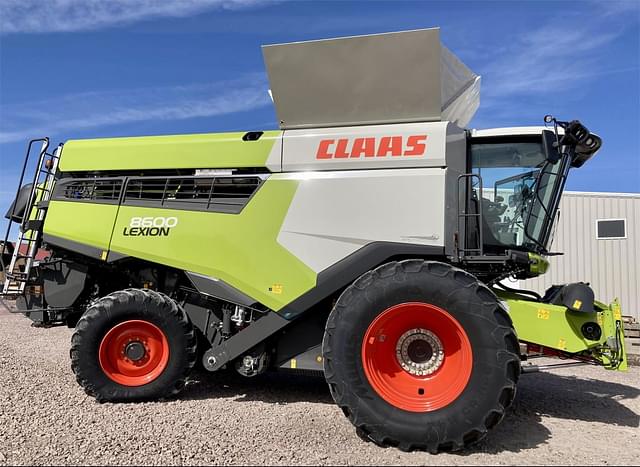 Image of CLAAS Lexion 8600 equipment image 2