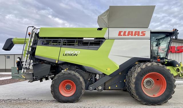 Image of CLAAS Lexion 8600 equipment image 1