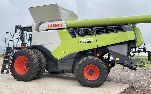 Image of CLAAS Lexion 8600 equipment image 1