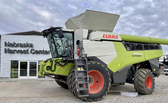 Image of CLAAS Lexion 8600 equipment image 2