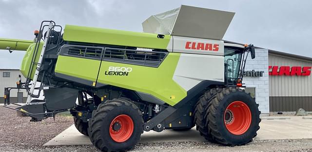 Image of CLAAS Lexion 8600 equipment image 4