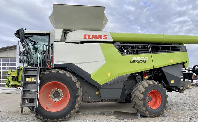 Image of CLAAS Lexion 8600 equipment image 3