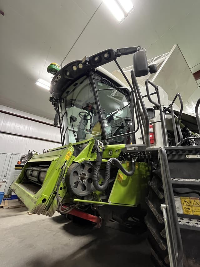 Image of CLAAS Lexion 8600 equipment image 3