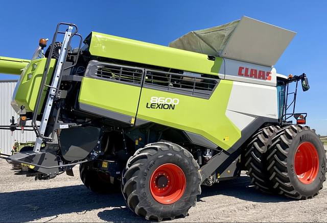 Image of CLAAS Lexion 8600 equipment image 2