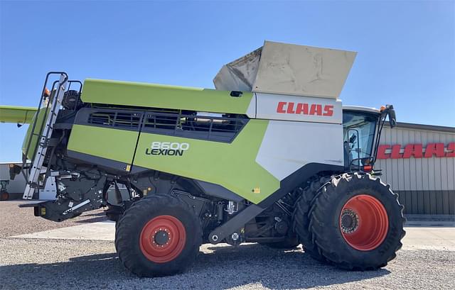 Image of CLAAS Lexion 8600 equipment image 1