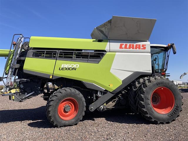 Image of CLAAS Lexion 8600 equipment image 1