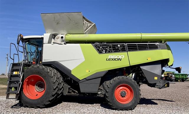 Image of CLAAS Lexion 8600 equipment image 2