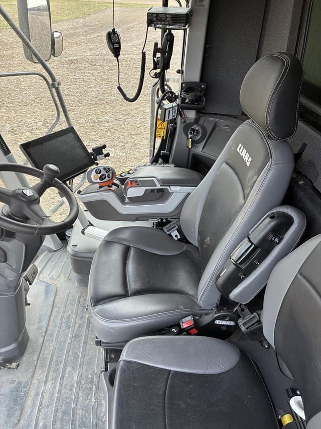 Image of CLAAS Lexion 8600TT equipment image 4