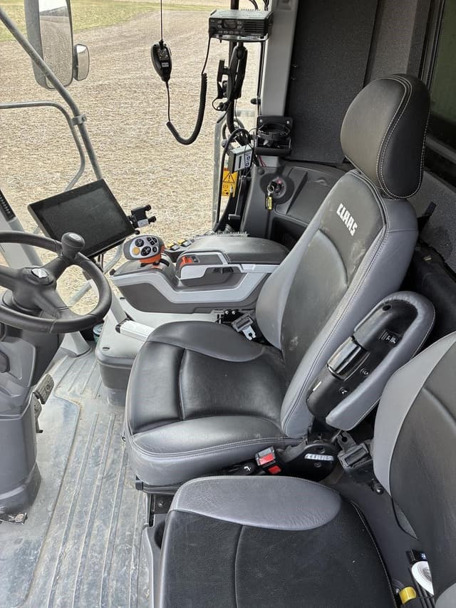 Image of CLAAS Lexion 8600TT equipment image 4
