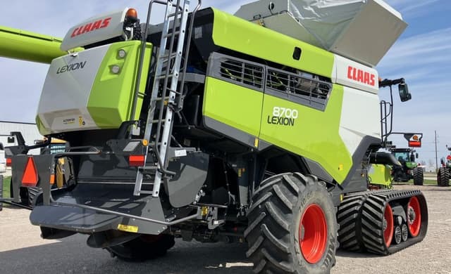 Image of CLAAS Lexion 8700TT equipment image 4