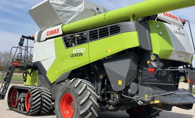Image of CLAAS Lexion 8700TT equipment image 2