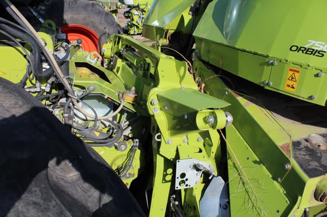 Image of CLAAS Orbis 750 equipment image 4