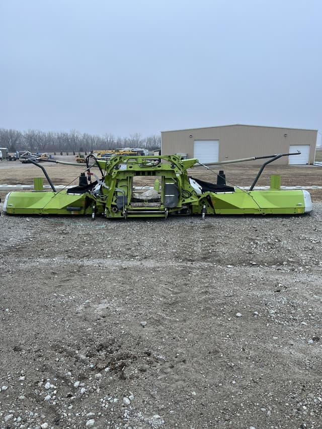 Image of CLAAS Orbis 750 equipment image 2
