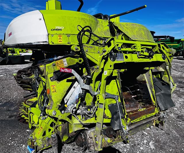 Image of CLAAS Orbis 750 equipment image 4