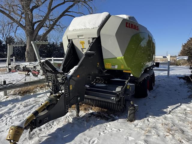 Image of CLAAS 5300RF Quadrant equipment image 2