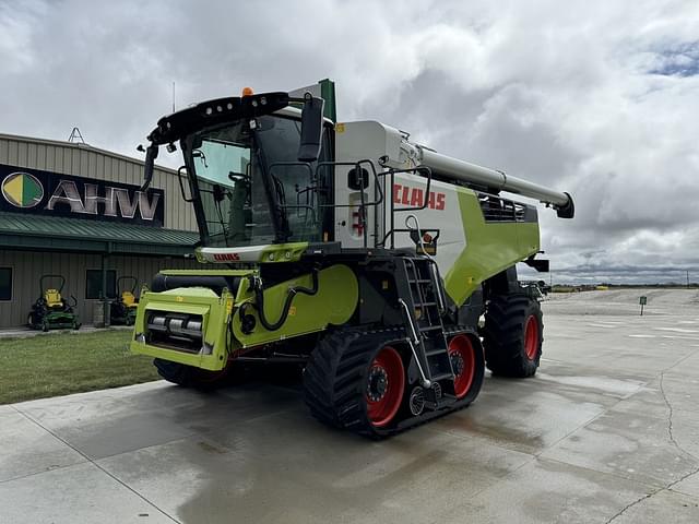 Image of CLAAS Trion 740 equipment image 1