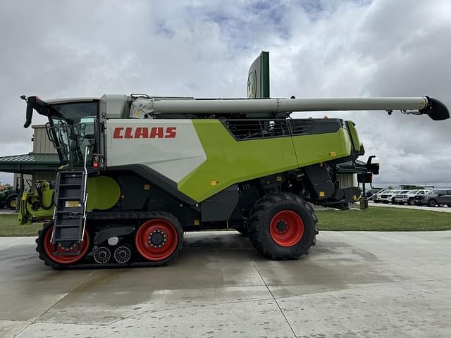 Image of CLAAS Trion 740 equipment image 2