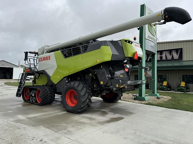 Image of CLAAS Trion 740 equipment image 3