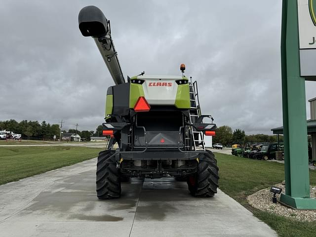 Image of CLAAS Trion 740 equipment image 4