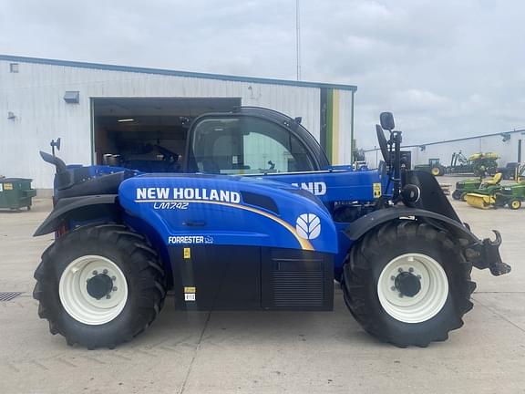 Image of New Holland LM7.42 equipment image 3