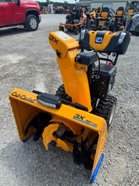 Image of Cub Cadet 3X30HD equipment image 2