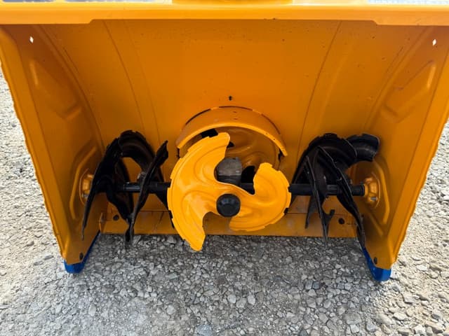 Image of Cub Cadet 3X30HD equipment image 3