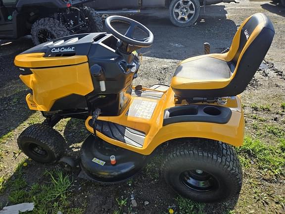 Image of Cub Cadet XT1 LT42 equipment image 1