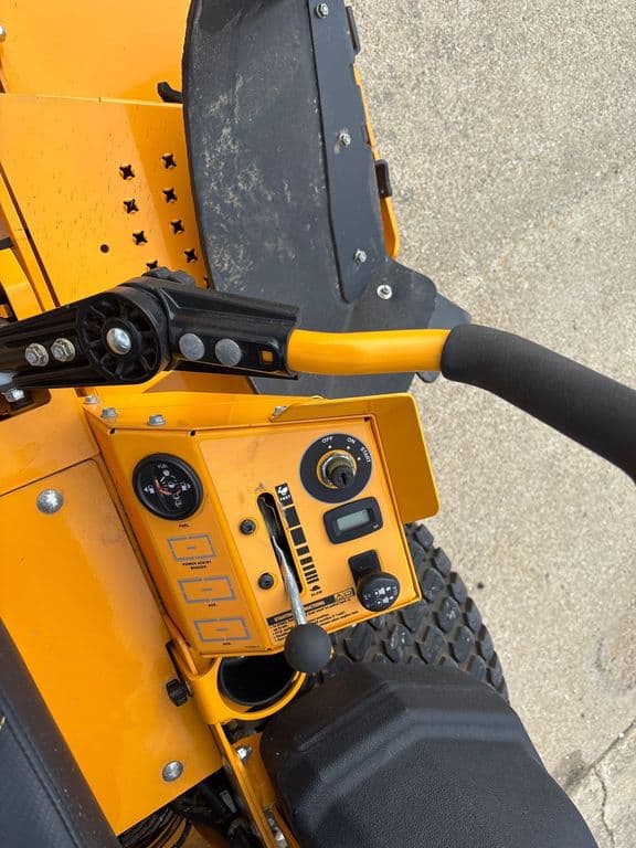 Image of Cub Cadet Pro Z 772L equipment image 2