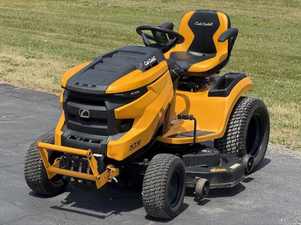 2021 Cub Cadet XT2 SLX50 Equipment Image0