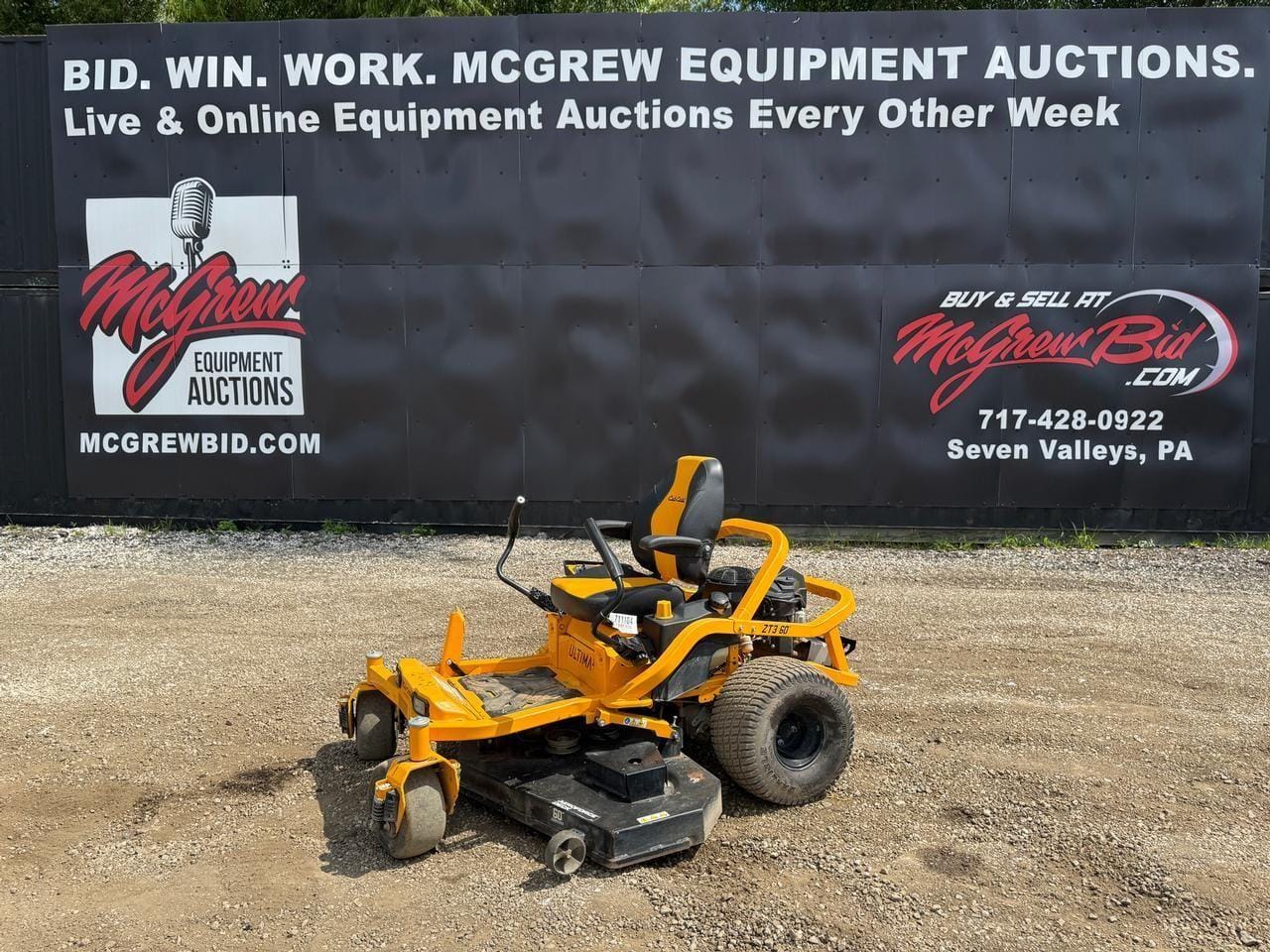 2021 Cub Cadet Ultima ZT3 Equipment Image0