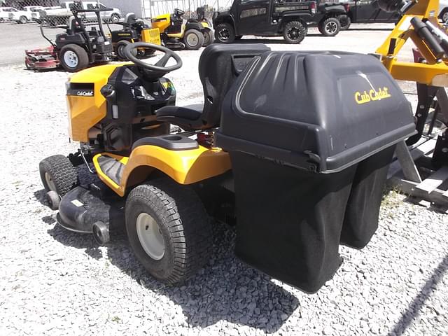 Image of Cub Cadet XT1 LT46 equipment image 4