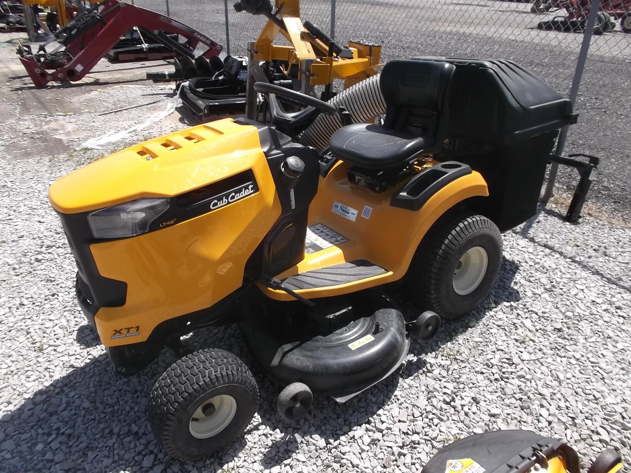 2021 Cub Cadet XT1 LT46 Equipment Image0
