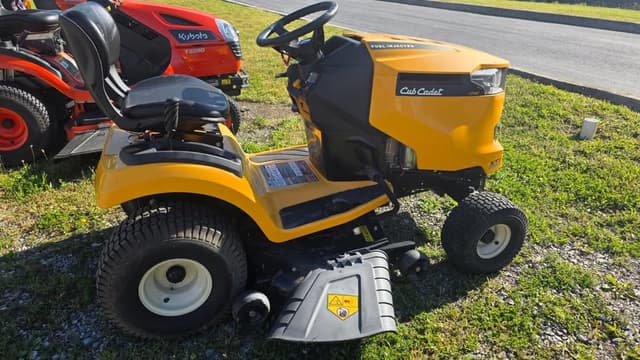 Image of Cub Cadet XT1 LT46 equipment image 1