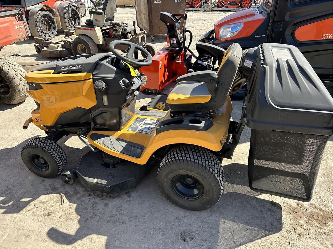 Image of Cub Cadet XT2 LX42 Primary image