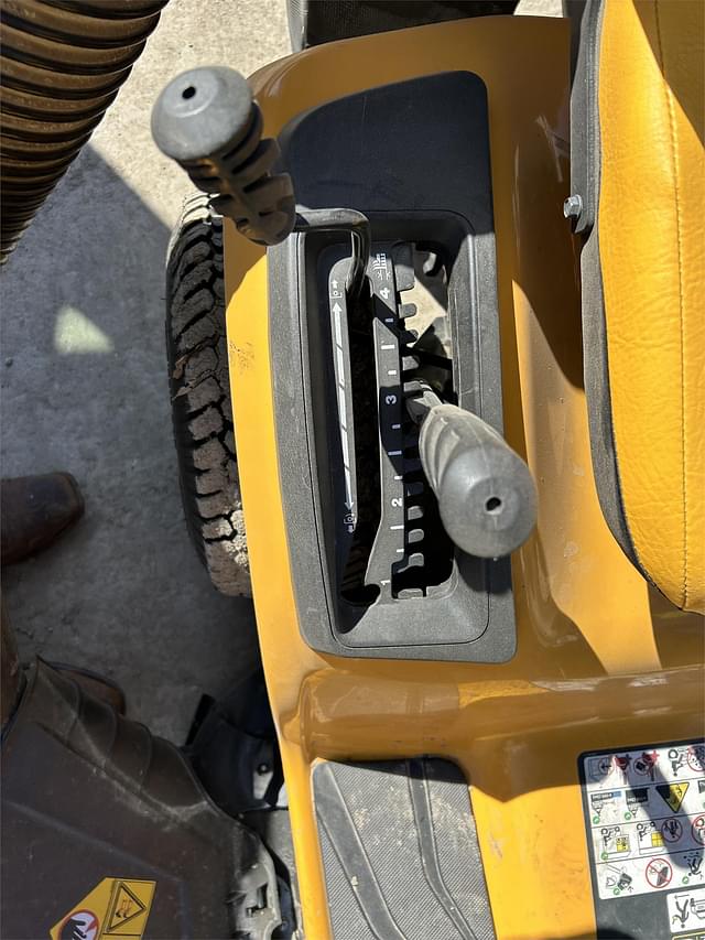 Image of Cub Cadet XT2 LX42 equipment image 3