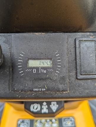 Image of Cub Cadet XT2 LX42 equipment image 4