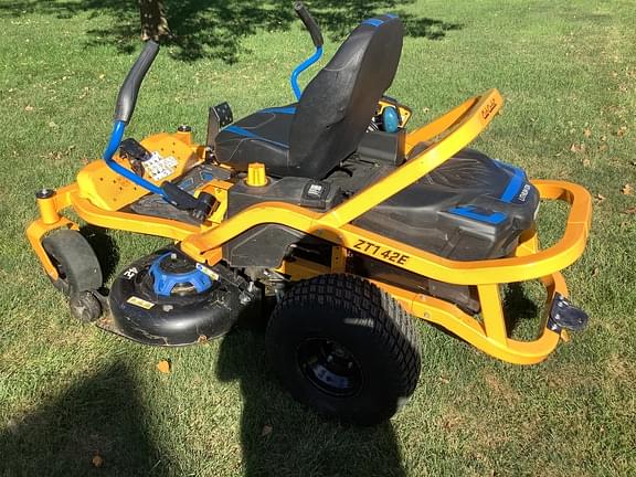 Image of Cub Cadet Ultima ZT1 equipment image 3