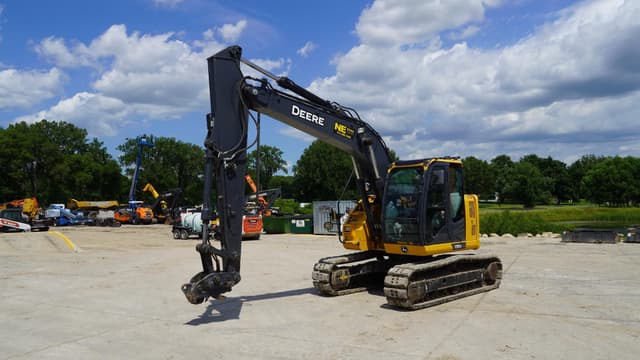 Image of John Deere 135G equipment image 2