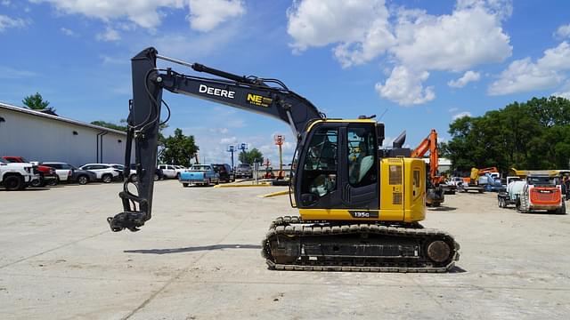 Image of John Deere 135G equipment image 4